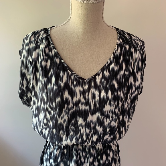 Express Black and White Dress SZ. XS - Picture 2 of 4